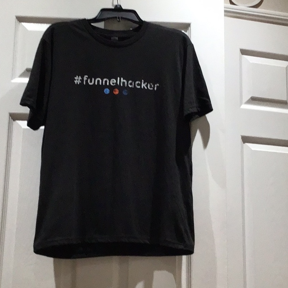 District  Perfect Tri Black Graphic T-Shirt with Hashtag Design Size Medium NWOT